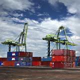 Контейнеры в порту